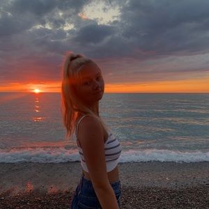 Meet your Posher, Lauren